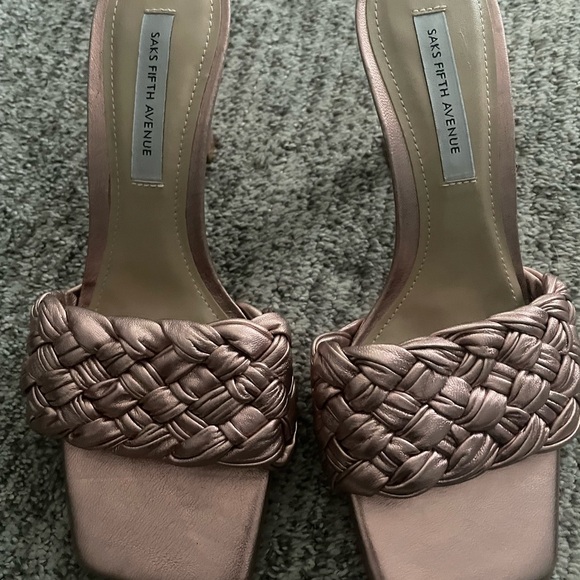 Sakes Fifth Avenue Braided Rose Mentallic Heel Sz 6 - Picture 8 of 8